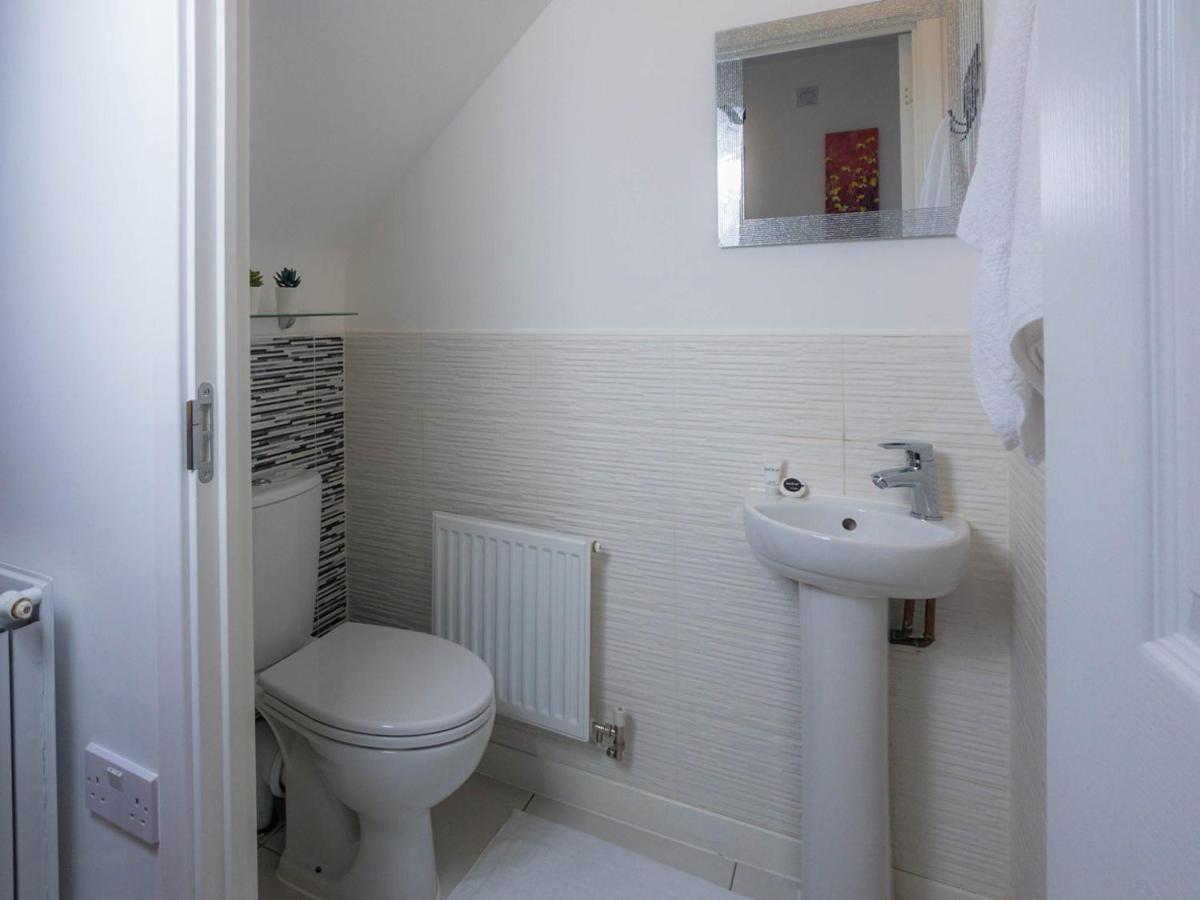 Modern 2 Bed House With Parking And Garden Villa Nottingham Bagian luar foto